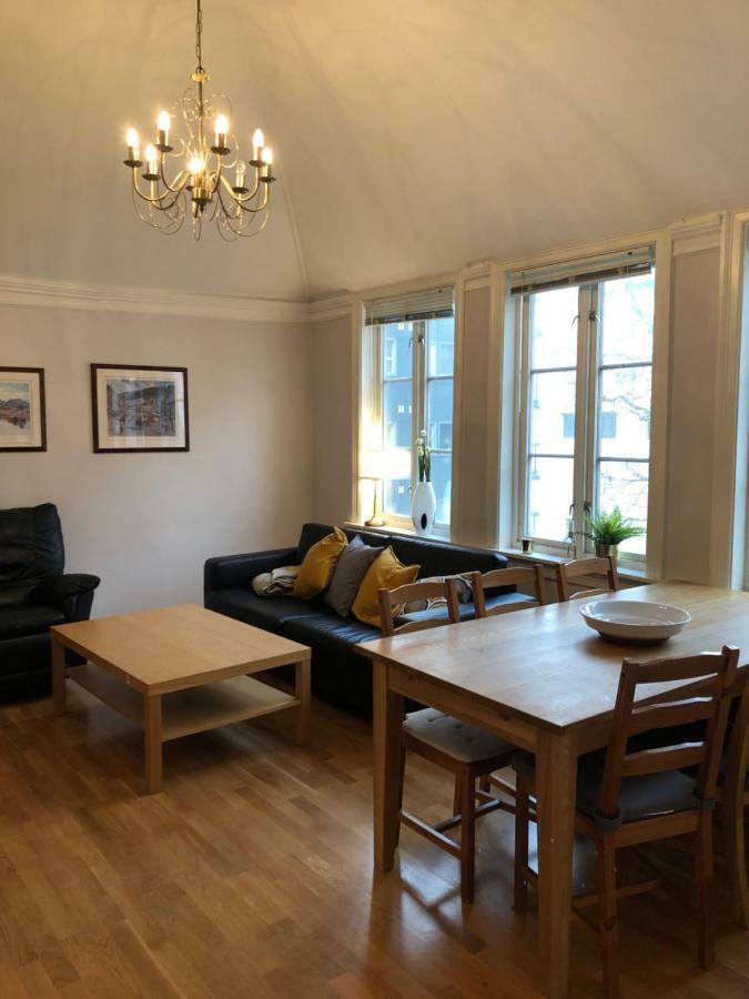 Big Central Apartment With Parking Bergen Bagian luar foto
